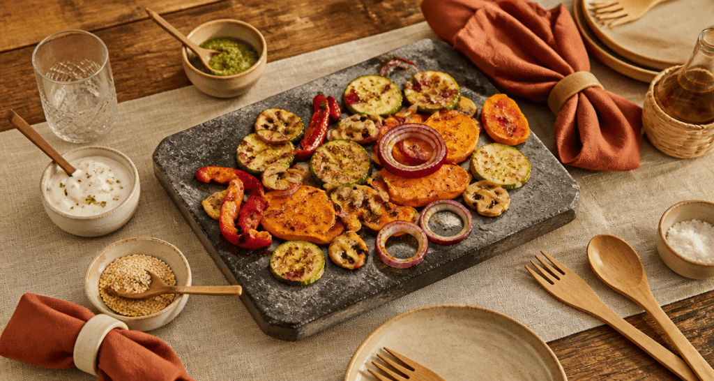 pierrade legumes avec légumes grillés et sauces