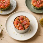 Entrees froides : tartare saumon avocat dressé, service rapide sans stress